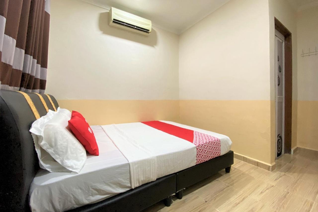 Oyo 90205 Bayu Sintok Motel Чанґлун Екстер'єр фото