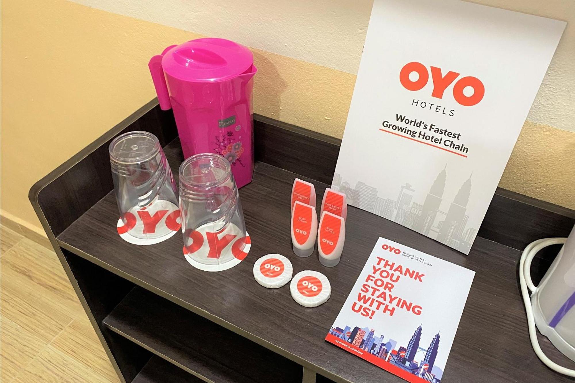 Oyo 90205 Bayu Sintok Motel Чанґлун Екстер'єр фото